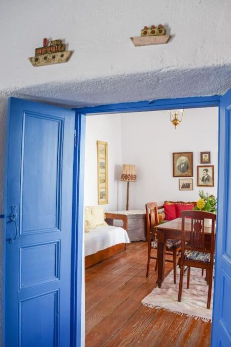 Το Πάνω Σπίτι Της Μαριάνθης Márpissa Exterior foto